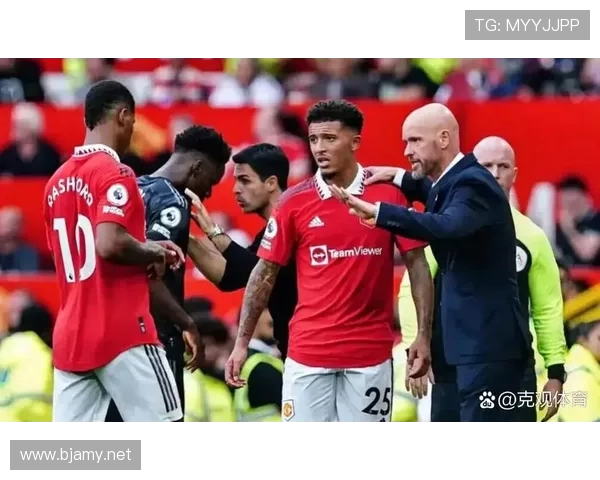 曼联更衣室矛盾再度曝光,内部问题对球队近期表现形成制约 曼联更衣室矛盾再度曝光,内部问题对球队近期表现形成制约