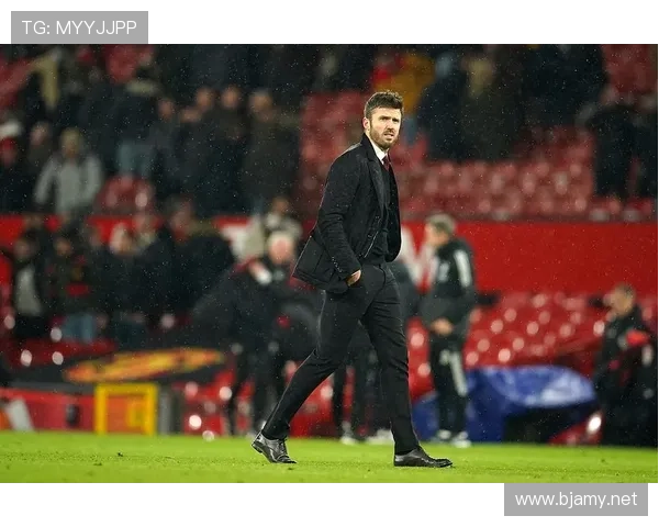 曼联输给英乙球队后,阶段性问题显现,球队稳定性面临考验 曼联输给英乙球队后,阶段性问题显现,球队稳定性面临考验