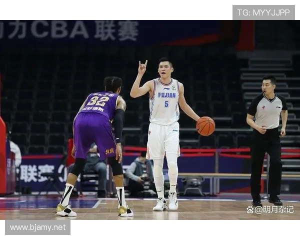 奥卡福通过篮下强攻强化球队内线防守与得分效率